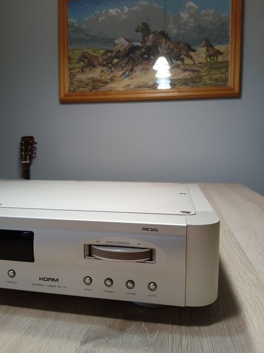 Audiofilski tuner Marantz ST-17
