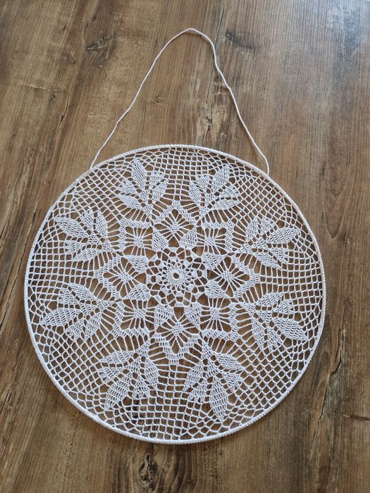 Ozdoba szydełkowa do okna  obręcz 40 cm