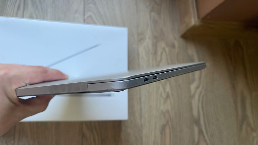 MacBook Pro 2016 13-inch TouchBar i5 8gb 256gb (gratis nowy case)
