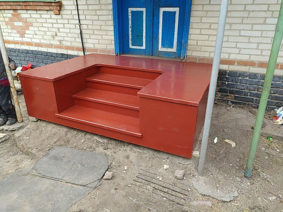 Поріжок. З дерева. Поріг. Ганок.