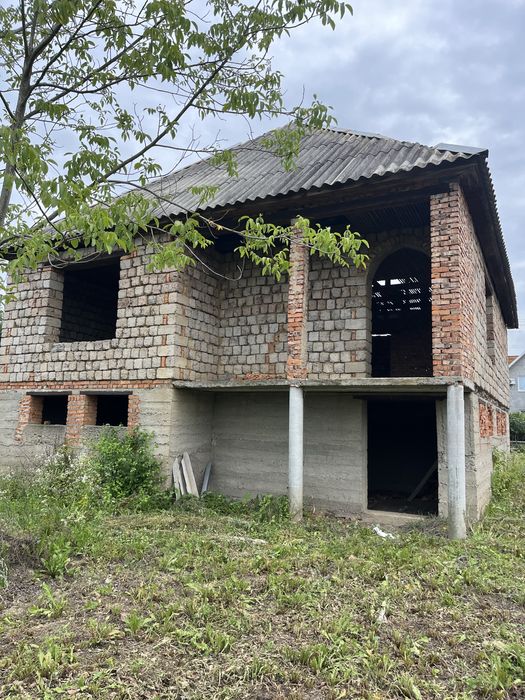 Недобудова 130 м2 приват ділянка 10 соток Берегово вул. Буча