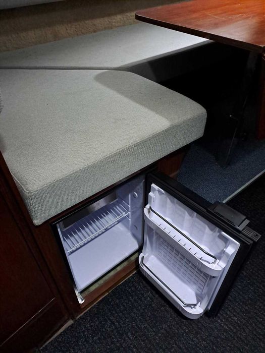 Łódź motorowa kabinowa