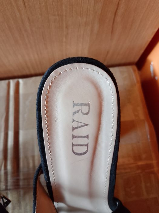 Sandały na grubszym obcasie , czarne, rozmiar 36,5 - 37, Raid