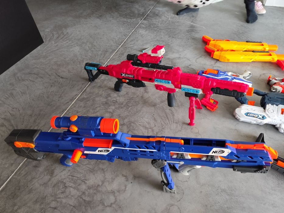 Várias Pistolas Nerf