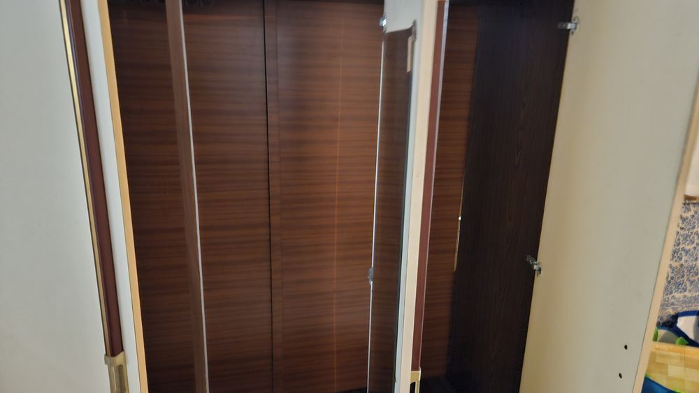 Guarda Roupa - Em madeira