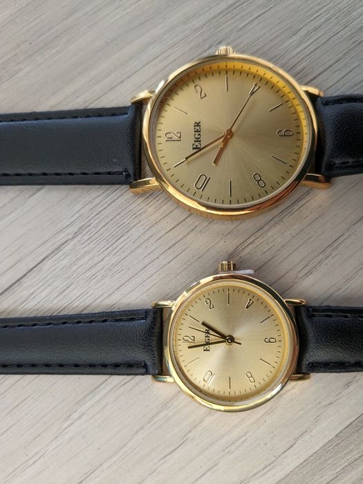 Zestaw dwóch zegarków ze złotą tarczą