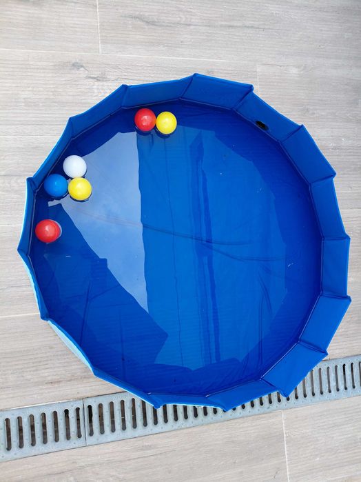 Piscina com bolas para crianças