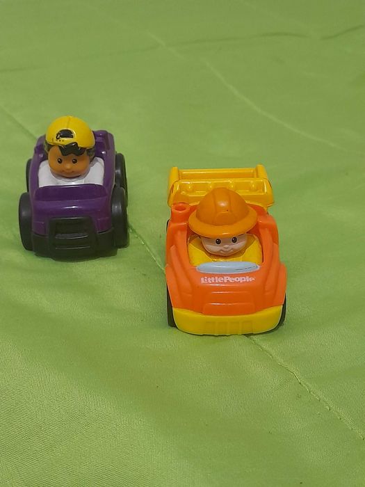 Conjunto 2 carros "Little People"