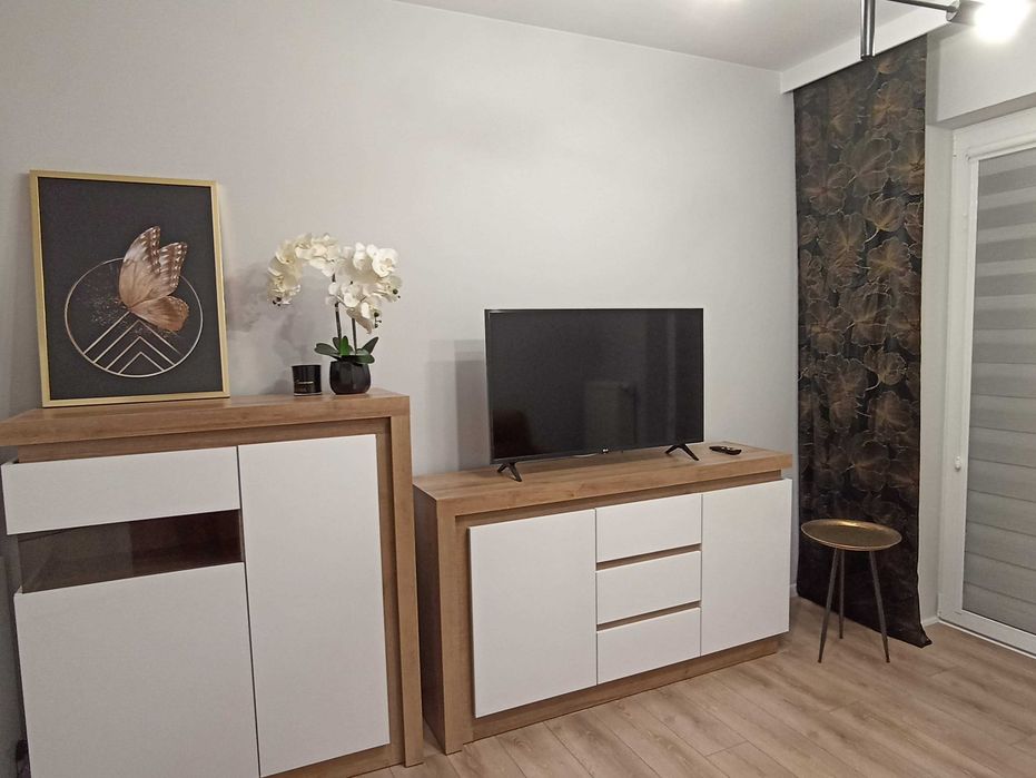 Wynajmę mieszkanie 2  pokojowe  z oddzielną kuchnią .