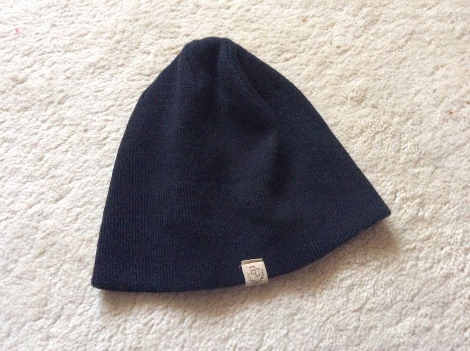 Czarna czapka - firmowa