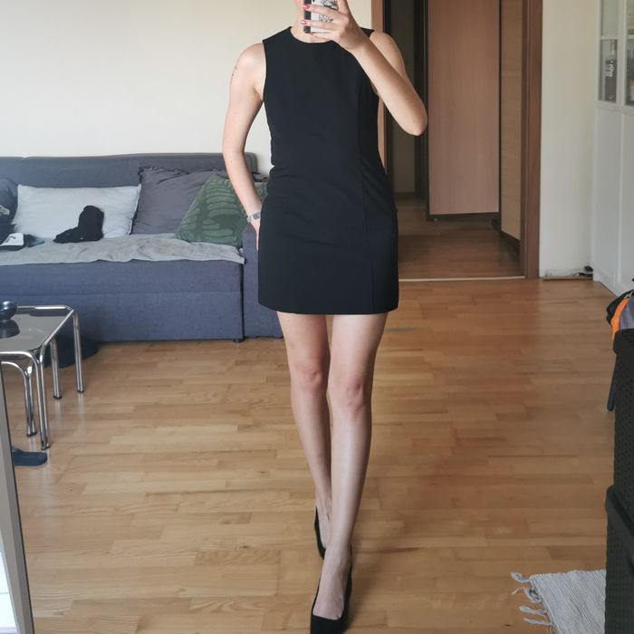 Mała czarna sukienka – mini, old money, siren