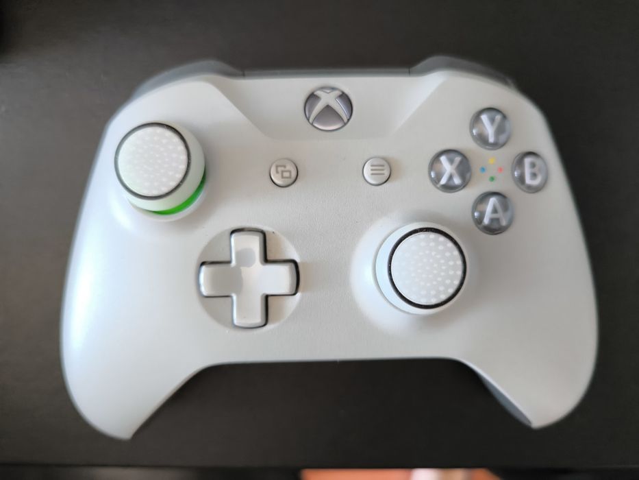 Xbox One S All Digital 4K com comando