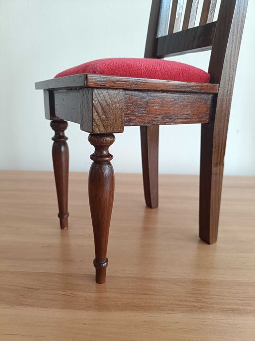 krzesełko miniaturowe vintage dla lalek