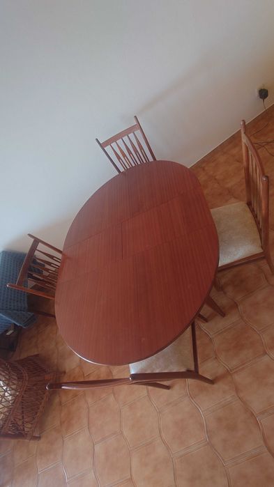 Mesa Extensível e 6 Cadeiras