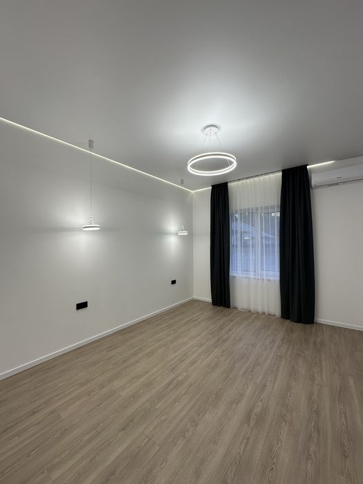 Будинок з ремонтом і меблями . Закрите КМ