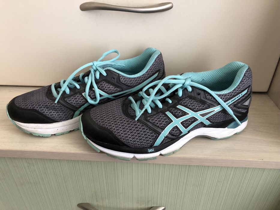 Кроссовки Asics