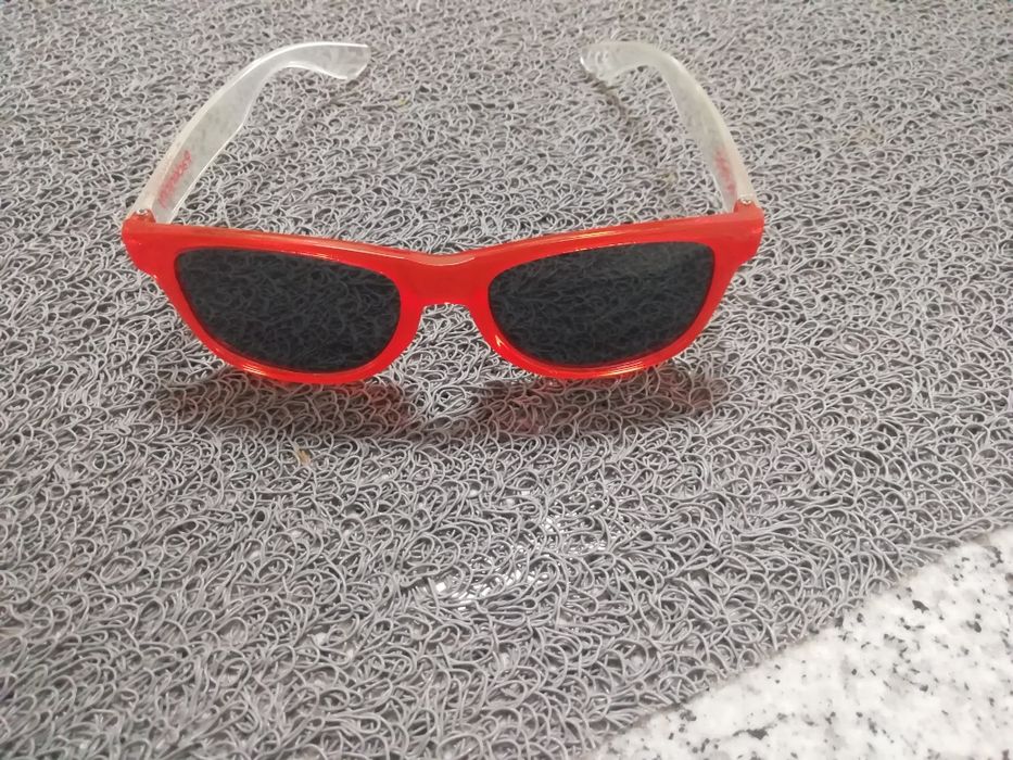 Óculos de sol de senhora e criança