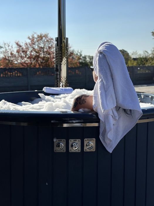 Будинок подобово з вуличним джакузі та басейном