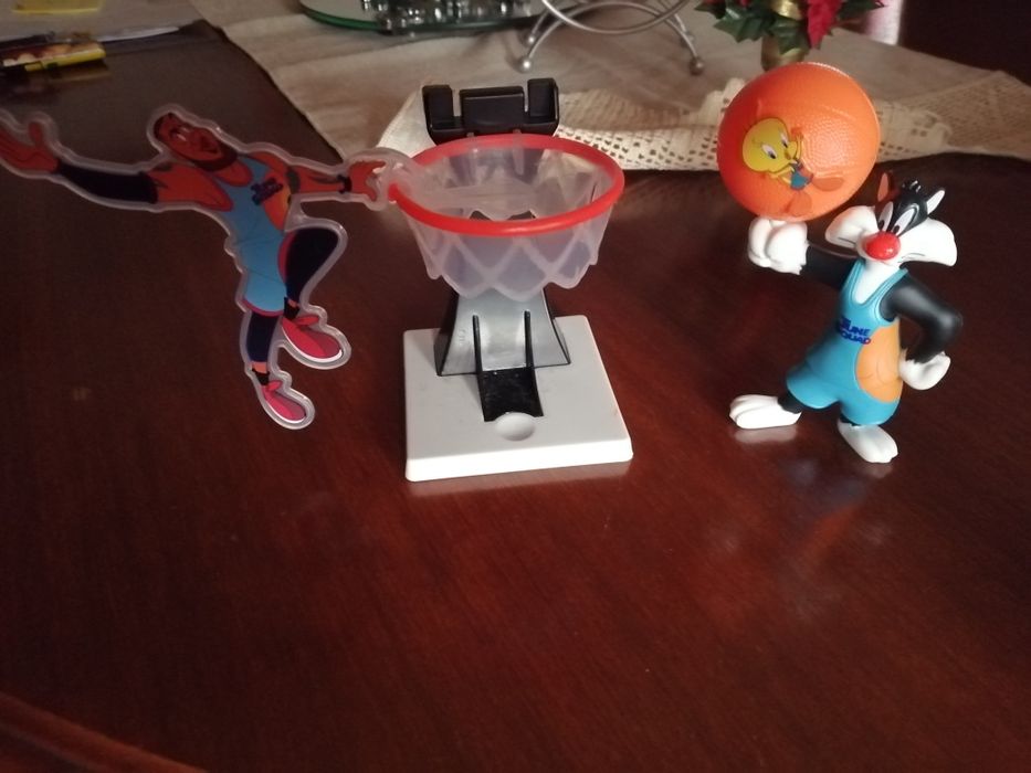 Bonecos e figuras vários