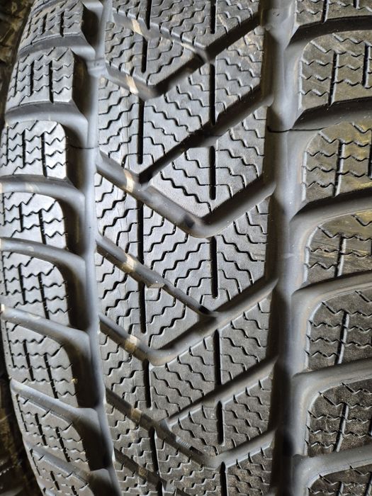 215/50/19 Pirelli komplet zima 7,7mm 20r