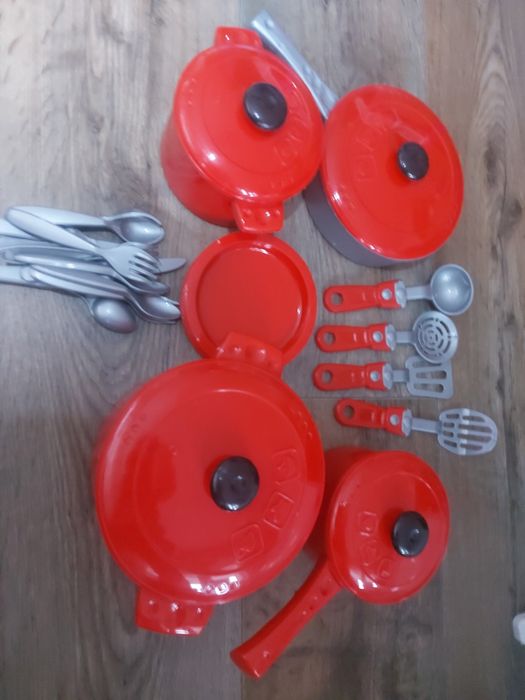 Набір посуду майже новий