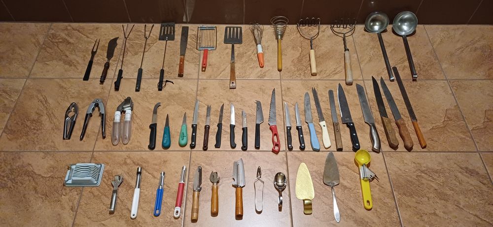 Baniaczki emaliowane maszynki do mięsa,serwisy do kawy.