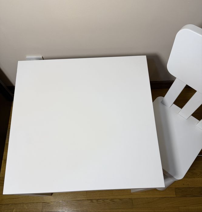 IKEA Дитячий столик з кріслом