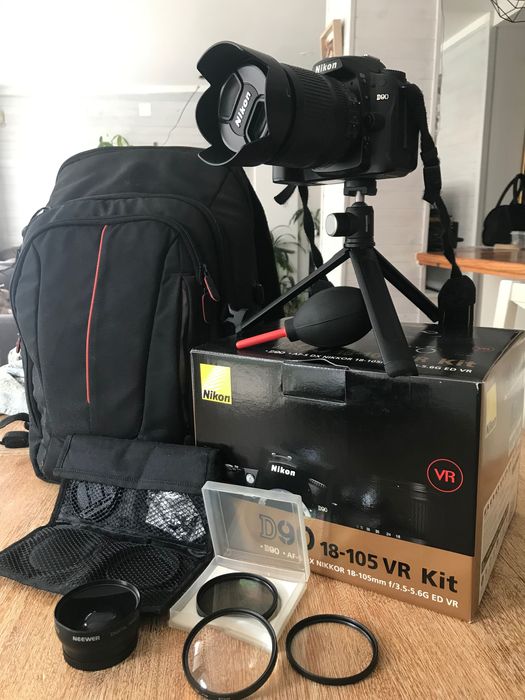 Nikon D90 com Lente 18-105 e extras