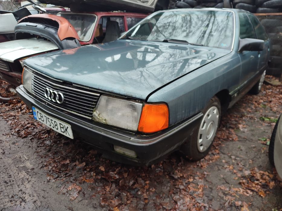 Ауді 100 по запчастинам, мотор після капітального ремонту.