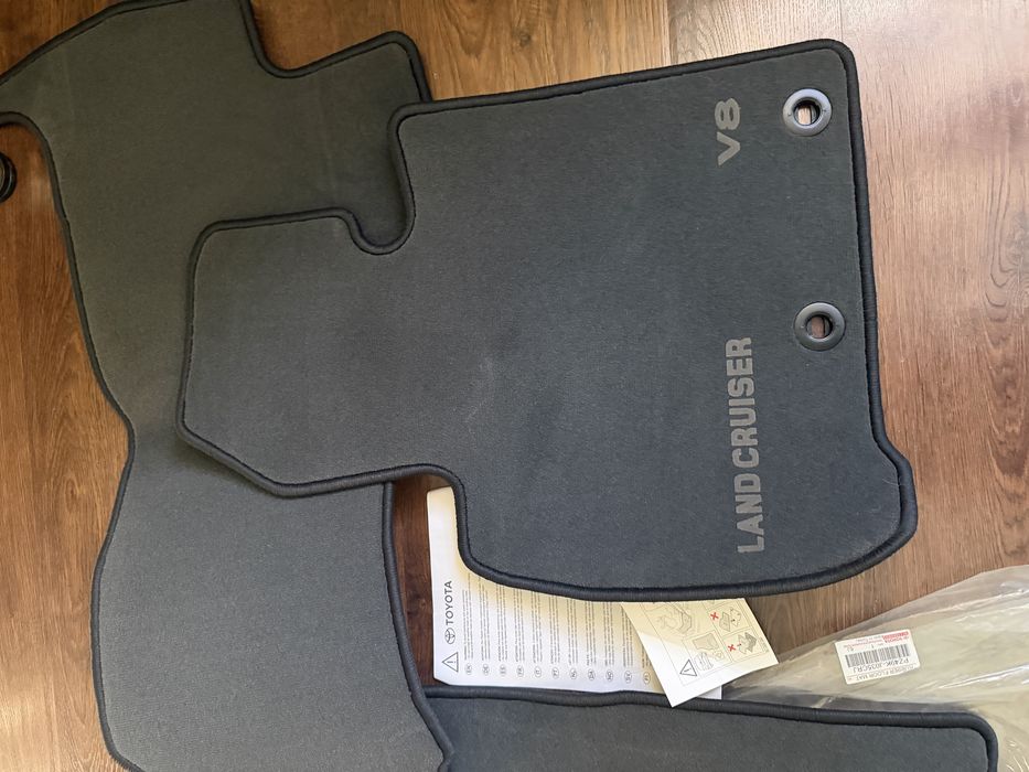 Коврики на Toyota Land Cruiser