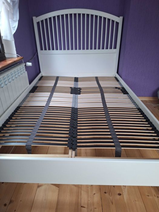 łózko duże wygodne