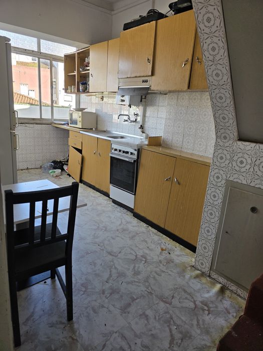 Apartamento T2 Duplex no Cacem com Áreas Amplas na Rua de Angola, Cac