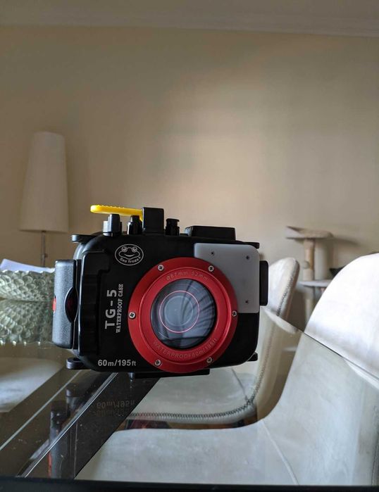 Câmara Olympus TG-6 c Caixa Estanque