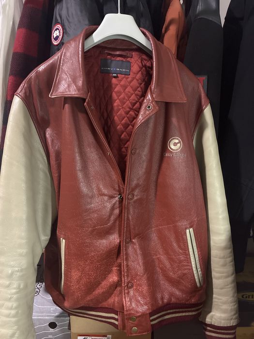 Шкіряний бомбер від Chevignon