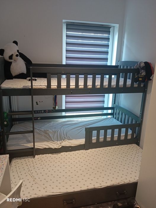 Łóżko piętrowe trzyosobowe