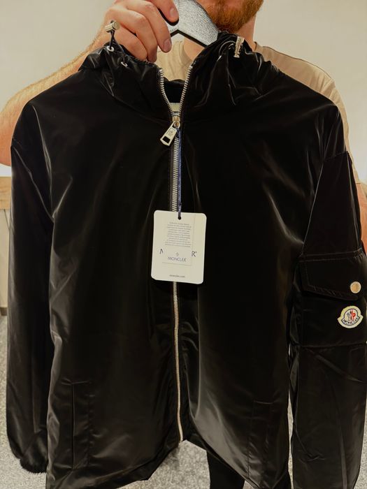 Чоловіча вітровка Moncler