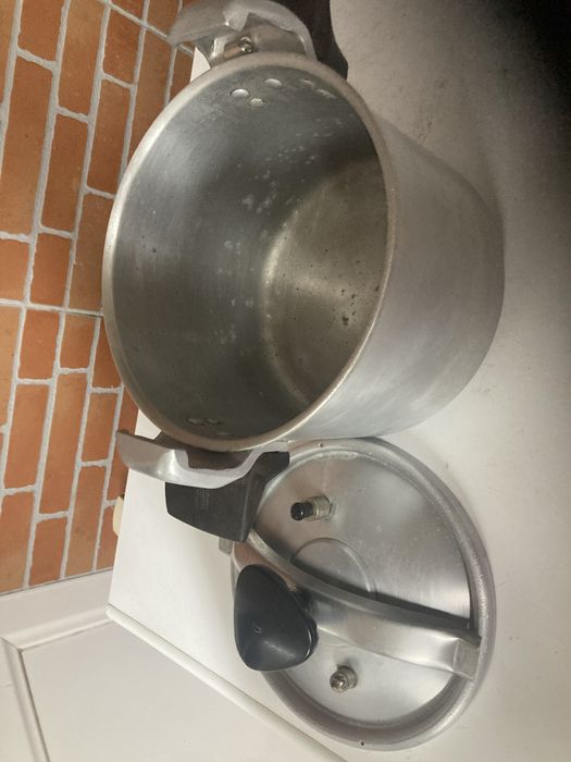 Panela de pressão em bom estado