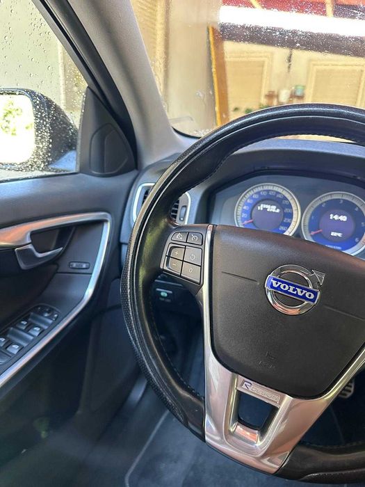 Volvo v60 r-design 5 cilindros d3