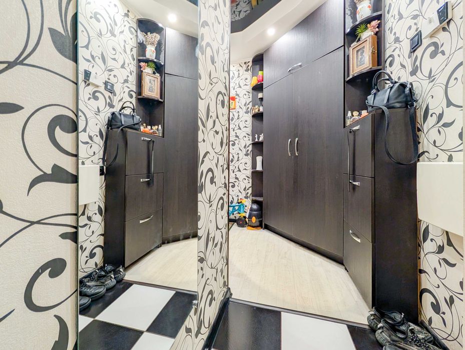 2-кімнатна квартира з ремонтом, вулиця Радісна / Черемушки