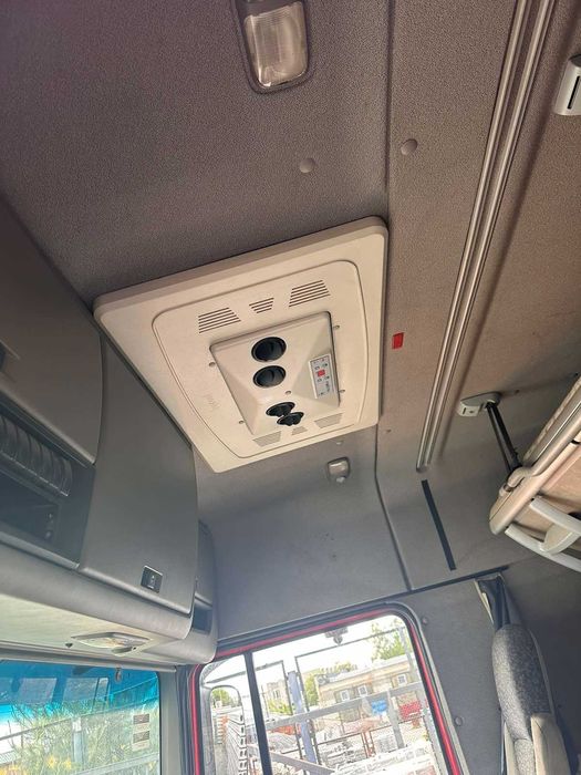 Тягач вантажний DAF XF 105