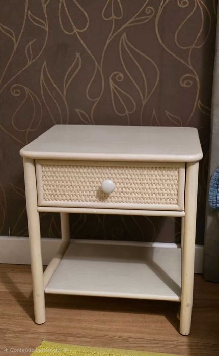 Mesas de cabeceira e Cómoda