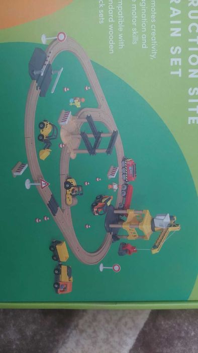 Дитяча дерев'яна залізниця, потяг.Іграшка-будівництво.