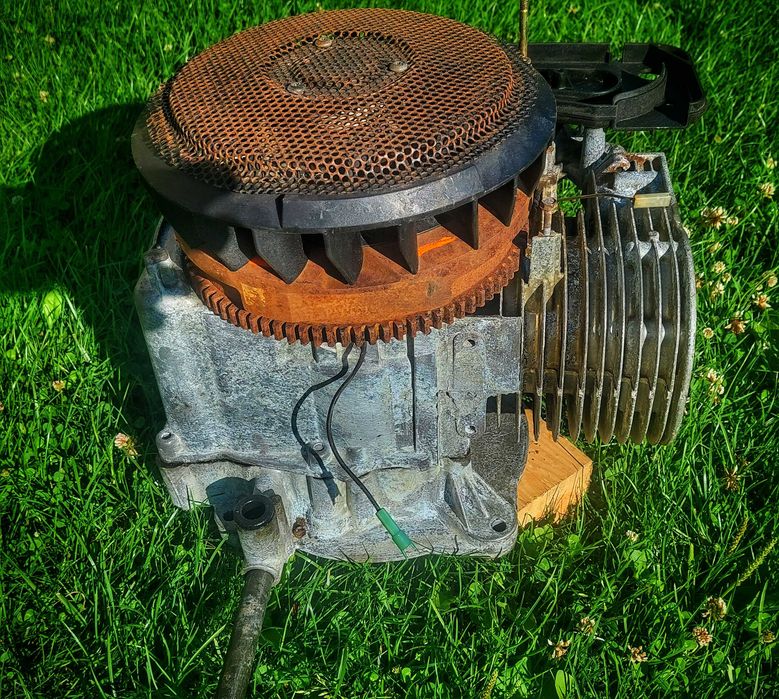 Silnik Briggs Stratton 10-15KM gaźnik blok korpus traktorek kosiarka