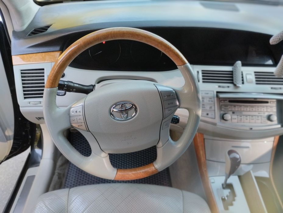 Тойота Авалон семейный автомобиль