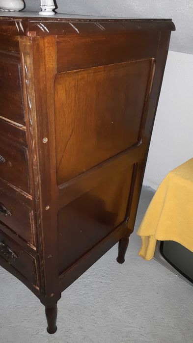 Cómoda de quarto antiga