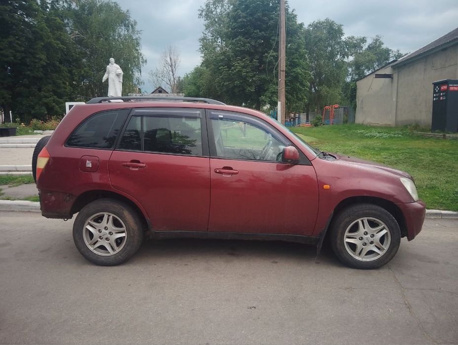 Продам машину Chery 2 летровый