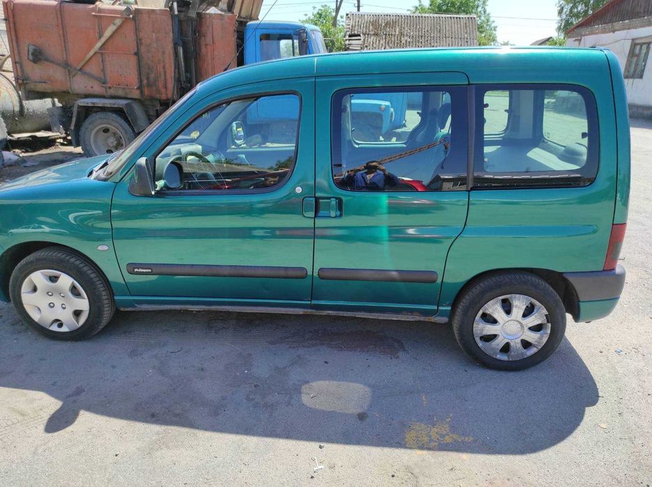 Автомобіль Сітроен берлінго