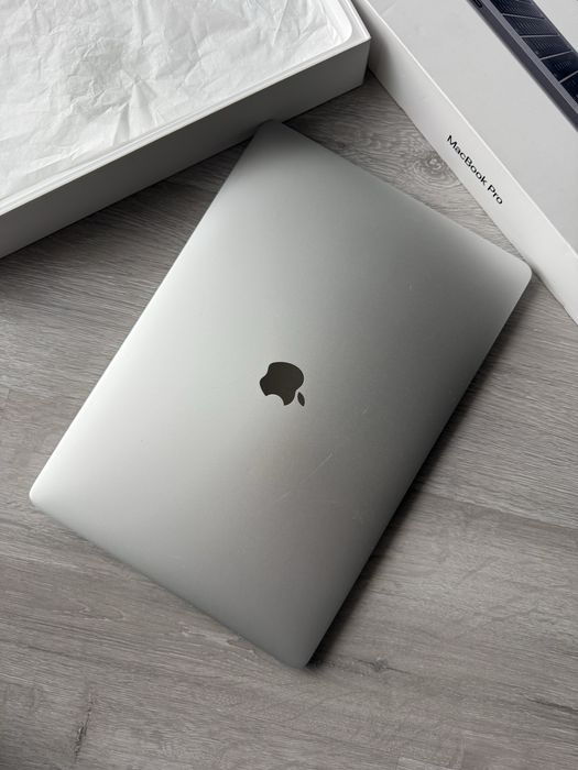 MacBook Pro 15 2019 i7 16/256 GB офіційний повний комплект