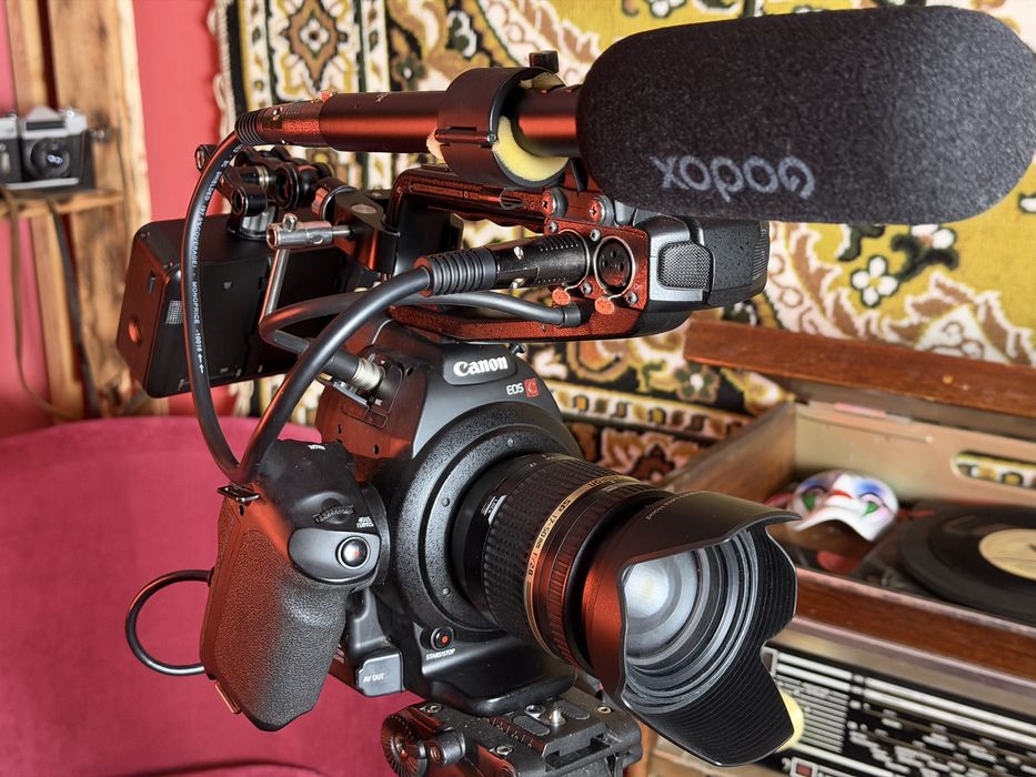 Canon C100 камера