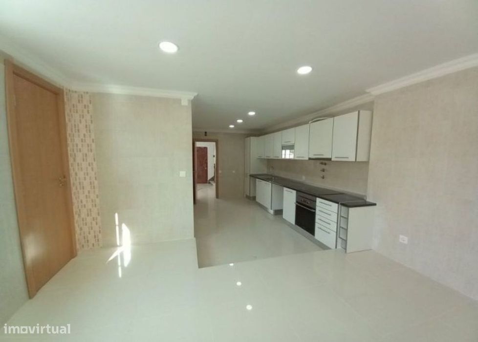 Moradia T4 remodelada na Parede, Cascais